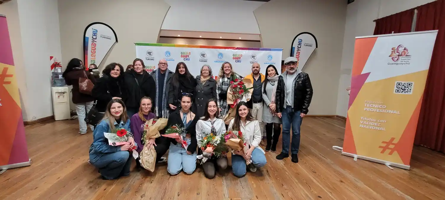 Diseñadoras de la ciudad reunieron más de 200 alimentos para la ONG “Madres Cuidadoras”