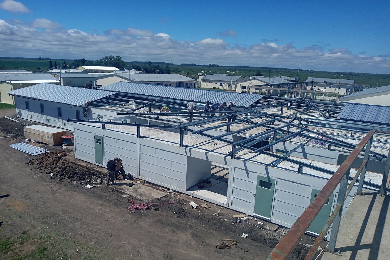 Llegaron los equipos de climatización al hospital modular en Granja El Potrero