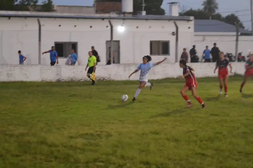 Santa María de Oro y Constitución juegan por un lugar en semifinales