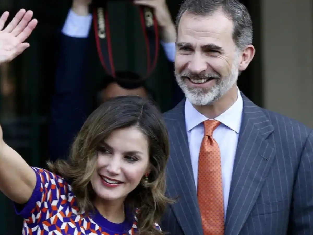Canas al natural: el inesperado nuevo look de la reina Letizia