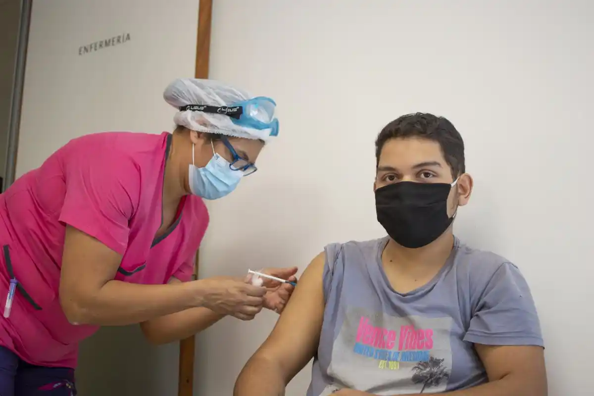 Vacunación en la ciudad: hay dosis disponibles para los adolescentes con sobrepeso