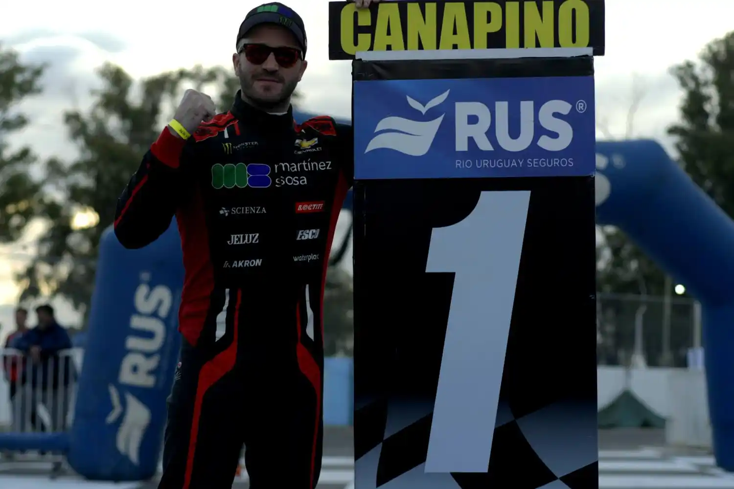 Canapino celebra su novena pole en el TC. (Foto web ACTC).