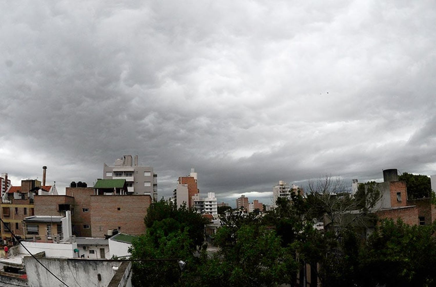 Martes con alerta amarillo por fuertes tormentas en Rosario