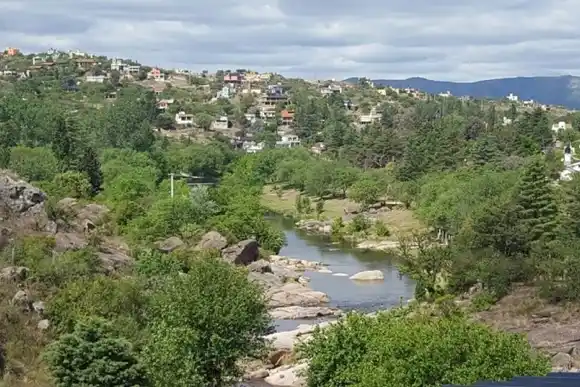Tragedia en Córdoba: murió una nena de 12 años ahogada en un arroyo