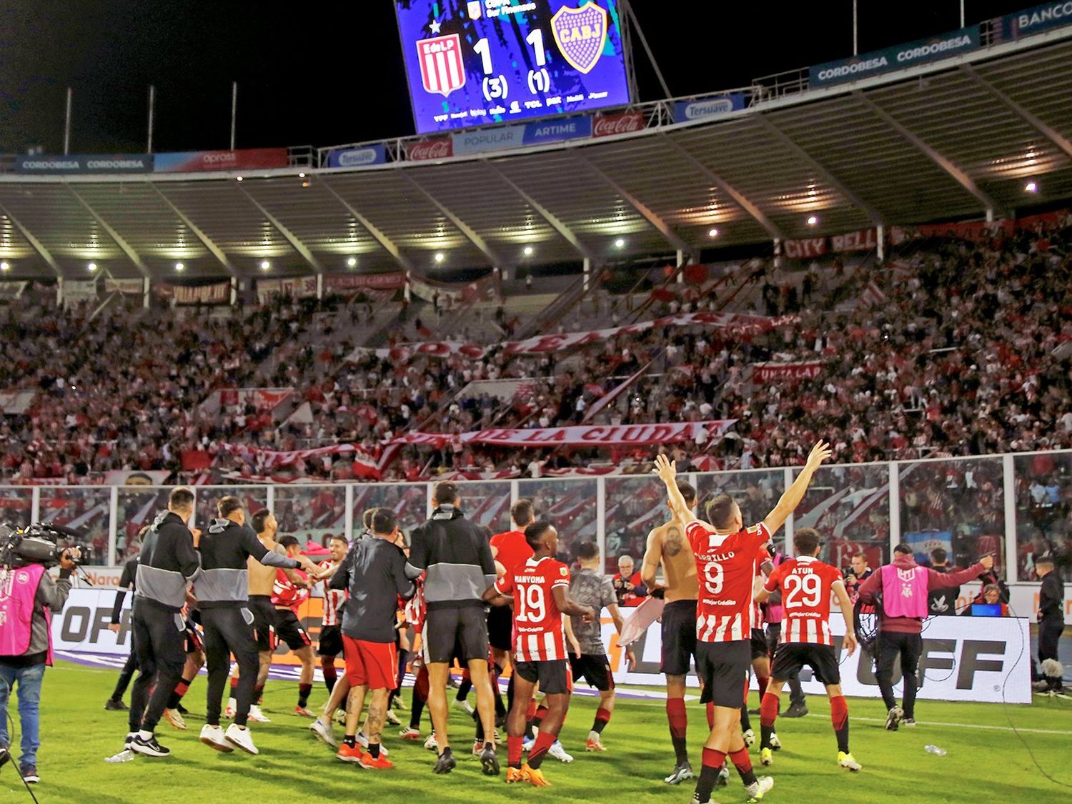 Estudiantes festeja el pase a la final.