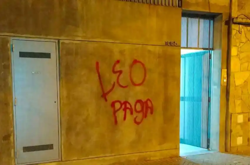 Tirotearon un edificio y dejaron un mensaje: «Leo pagá»