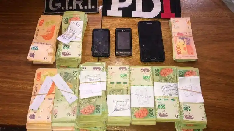 Foto de archivo: Dinero en efectivo secuestrado a Edgardo Andrés Tapia en su detención el 15 de diciembre del 2023.