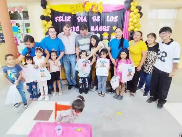 Alumnos de la EPEP N.o 42 celebraron 
Reyes y recibieron sus juguetes