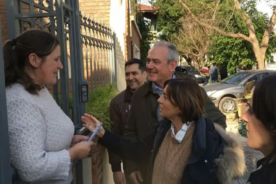 Benedetti recorrió la capital provincial junto a Varisco y Rogel