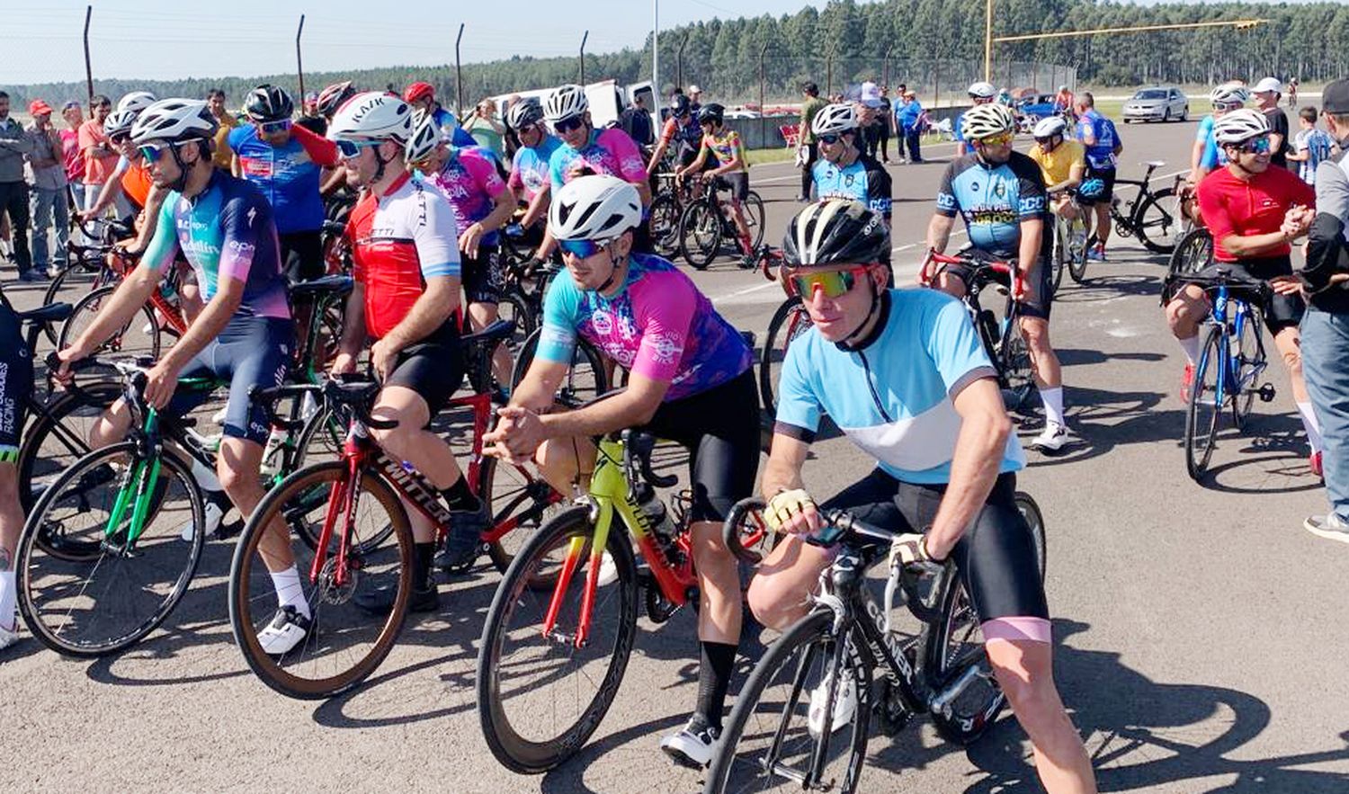 El ciclismo concordiense homenajeó a José María Martínez 