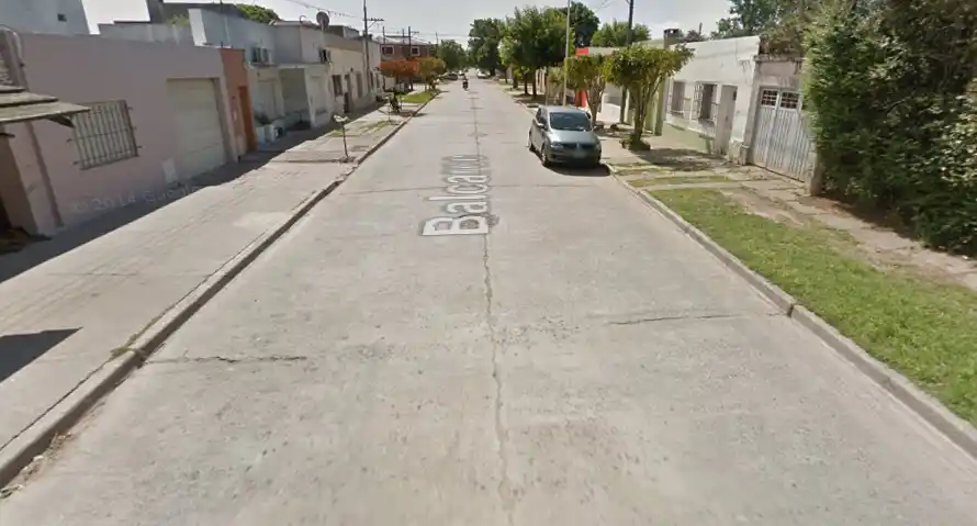 Vecino advirtió que un ladrón le estaba robando en su auto, intentó atraparlo y recibió una puñalada