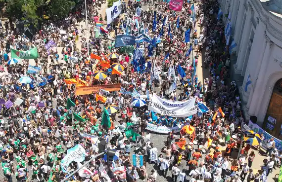 Así se vivió el paro general en Tandil: multitudinaria convocatoria al Banco Nación y la SRT