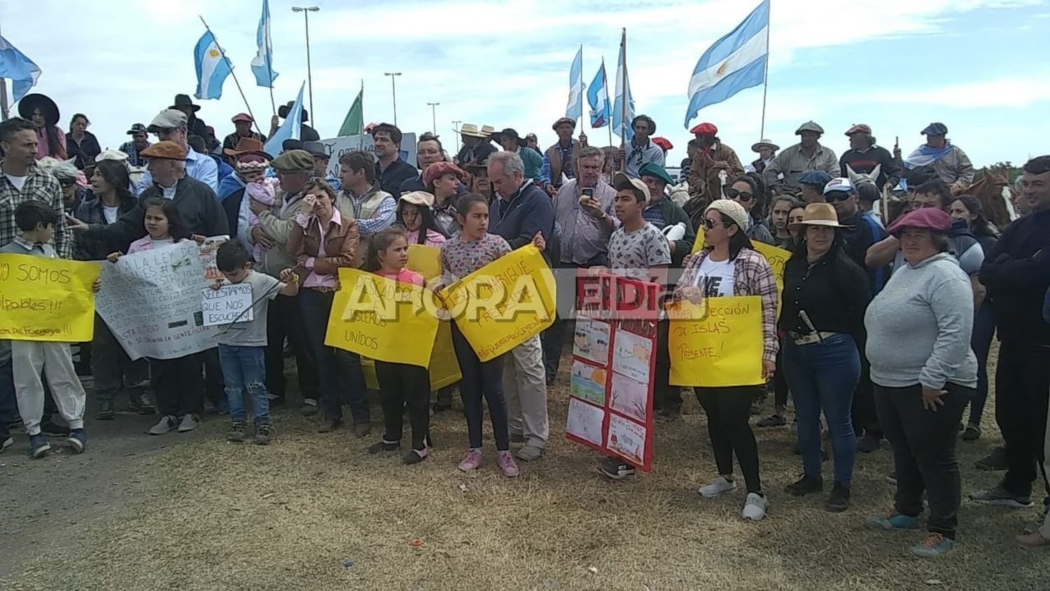 Productores se movilizaron en el puente Rosario-Victoria contra la Ley de Humedales