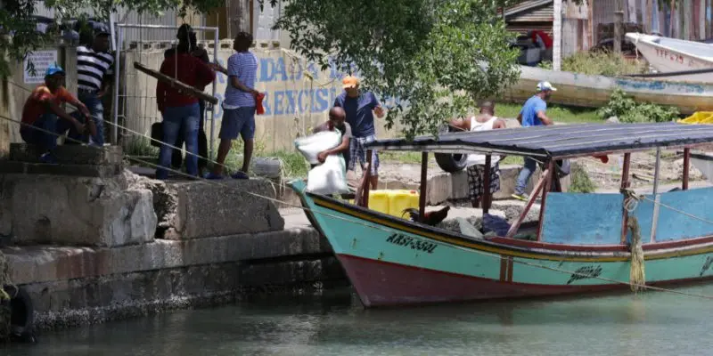 Trinidad y Tobago deportará a 60 niños y ancianos venezolanos en las próximas horas
