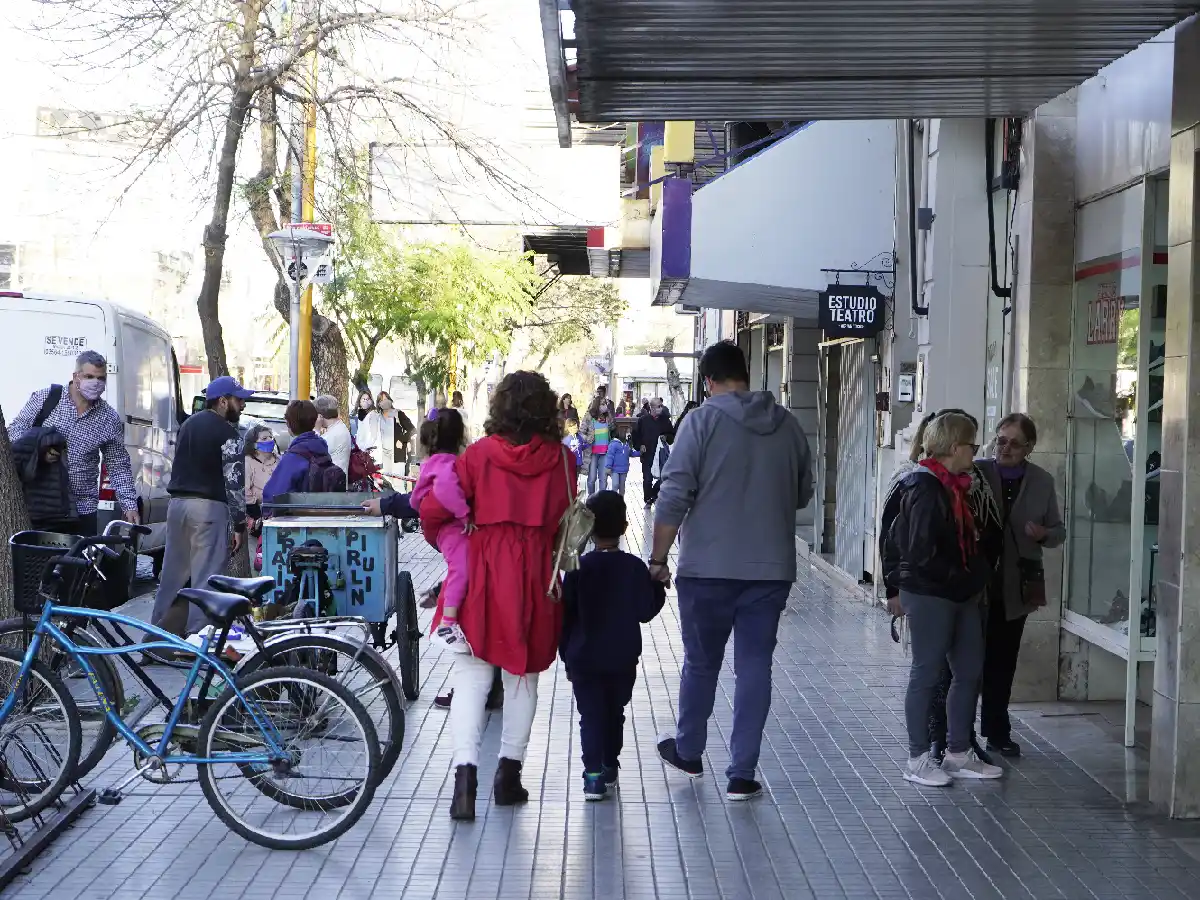 El comercio se prepara para recibir el paseo cultural a cielo abierto