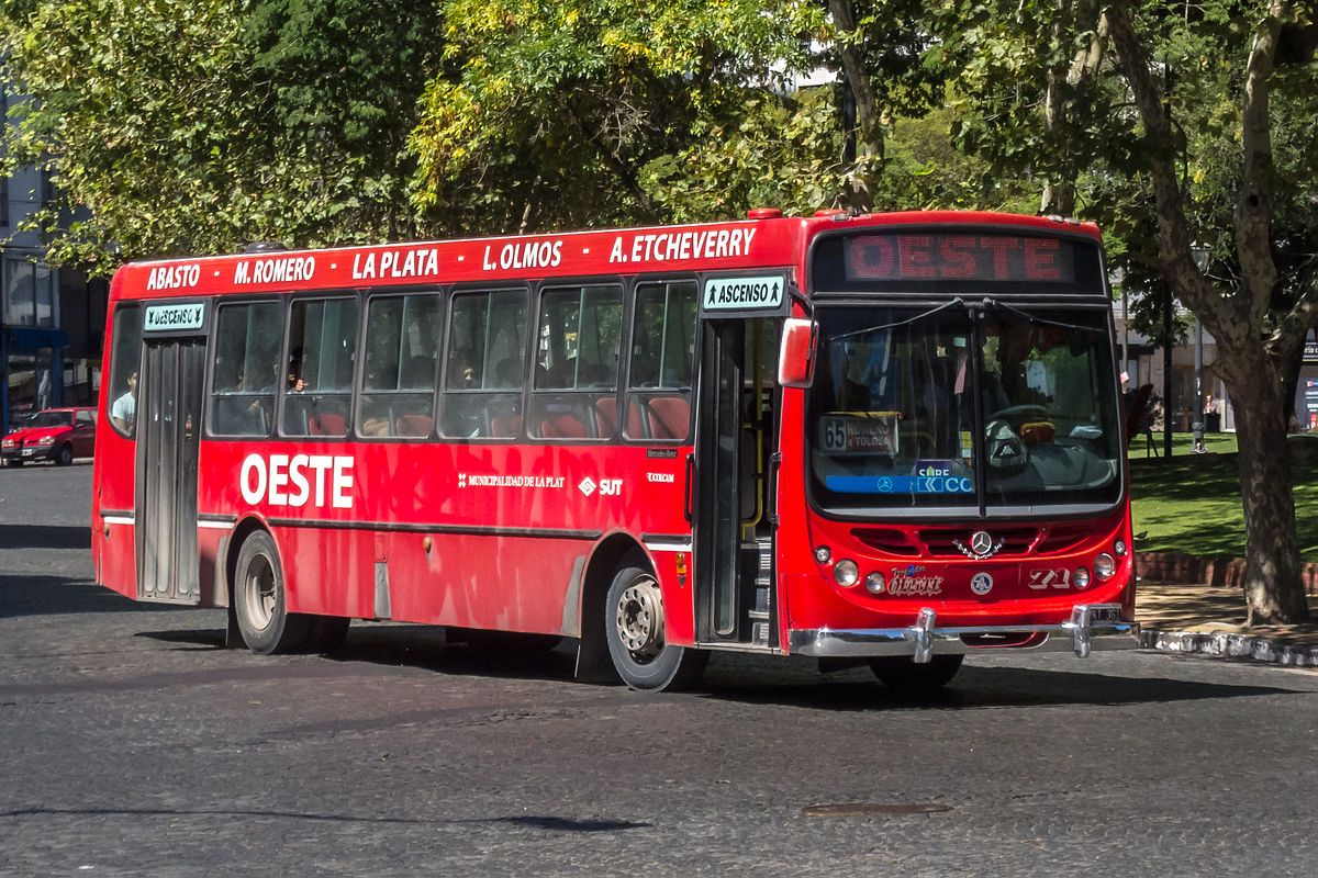 Otro violento robo a colectivero: Fue en La Plata y también asaltaron a pasajeros