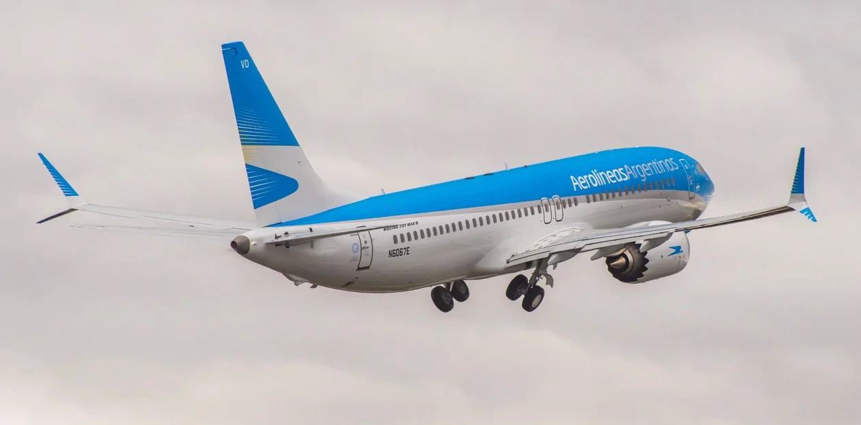 Paro de controladores afecta vuelos y complica a más de 15 mil pasajeros en Argentina