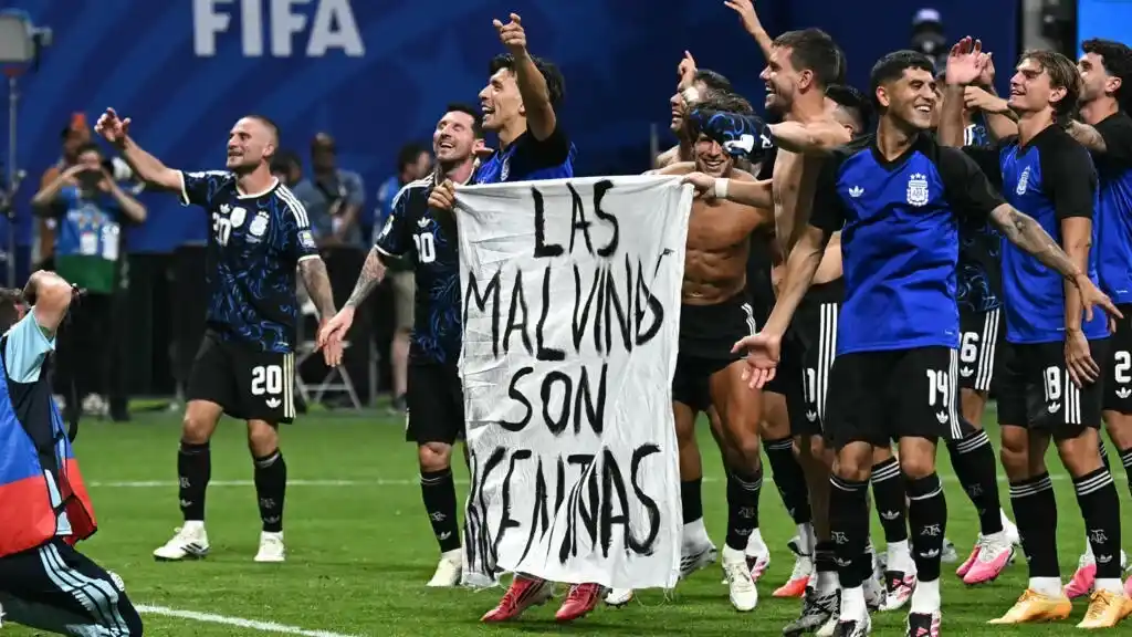 La bandera de Malvinas que podría traerle una sanción a la Selección