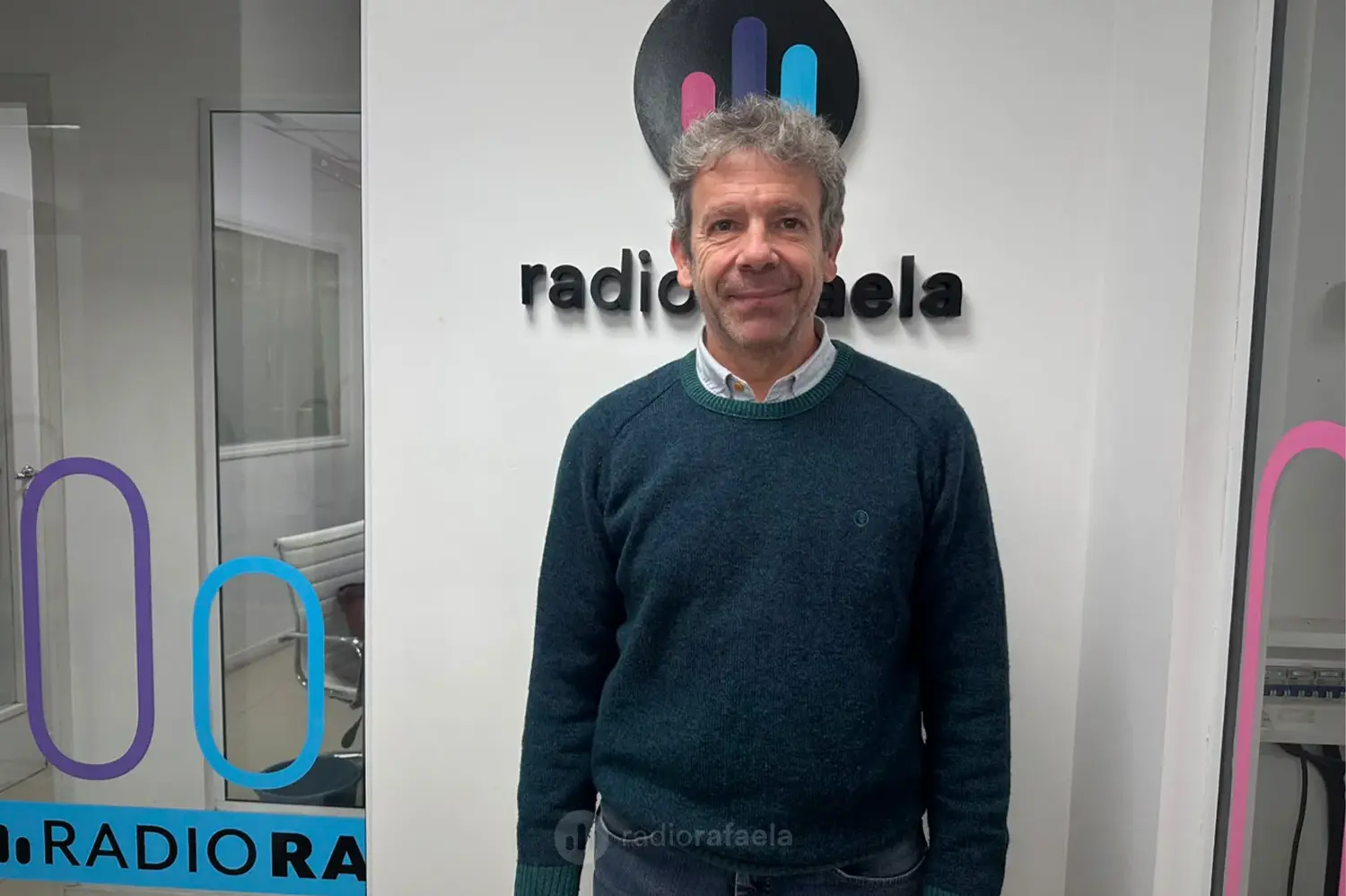 Martín Becerra: “La inteligencia artificial está modificando la planificación y la ejecución del trabajo periodístico”