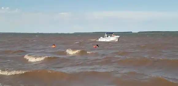 Turista se ahogó luego  de rescatar a unos niños