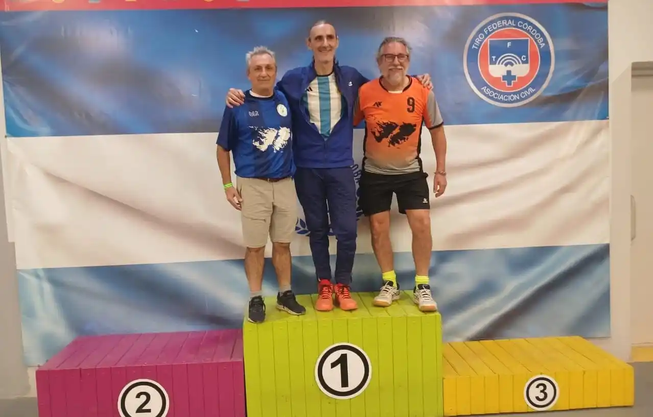 Víctor Melano en el segundo escalón del podio