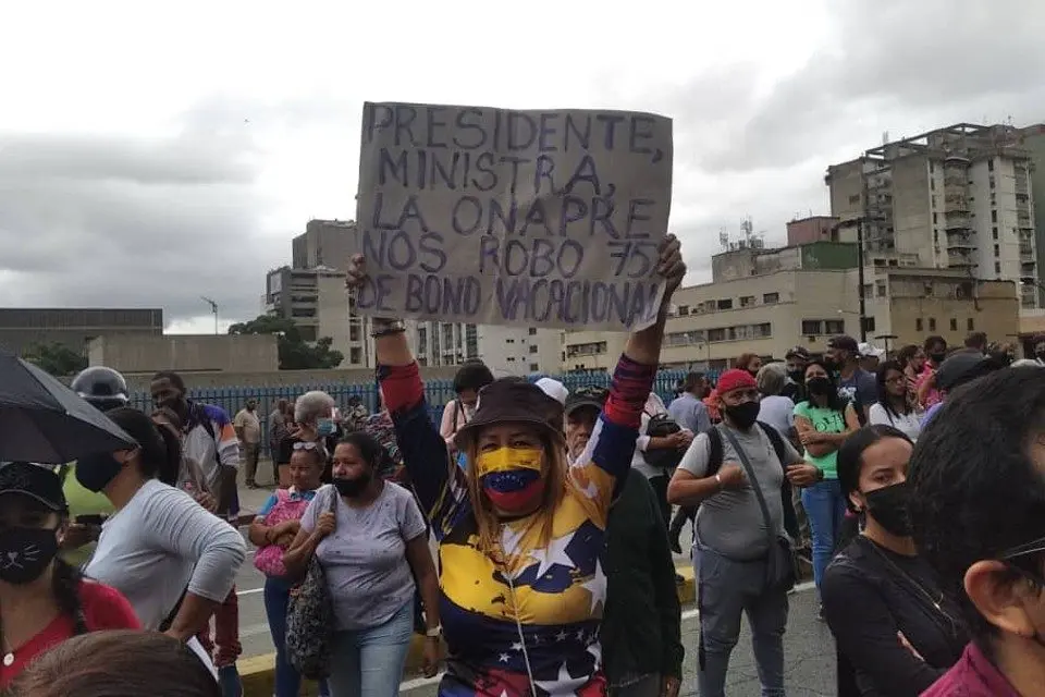 ¡NOS ROBARON! Educadores llaman a paro nacional por pago incompleto de bono vacacional