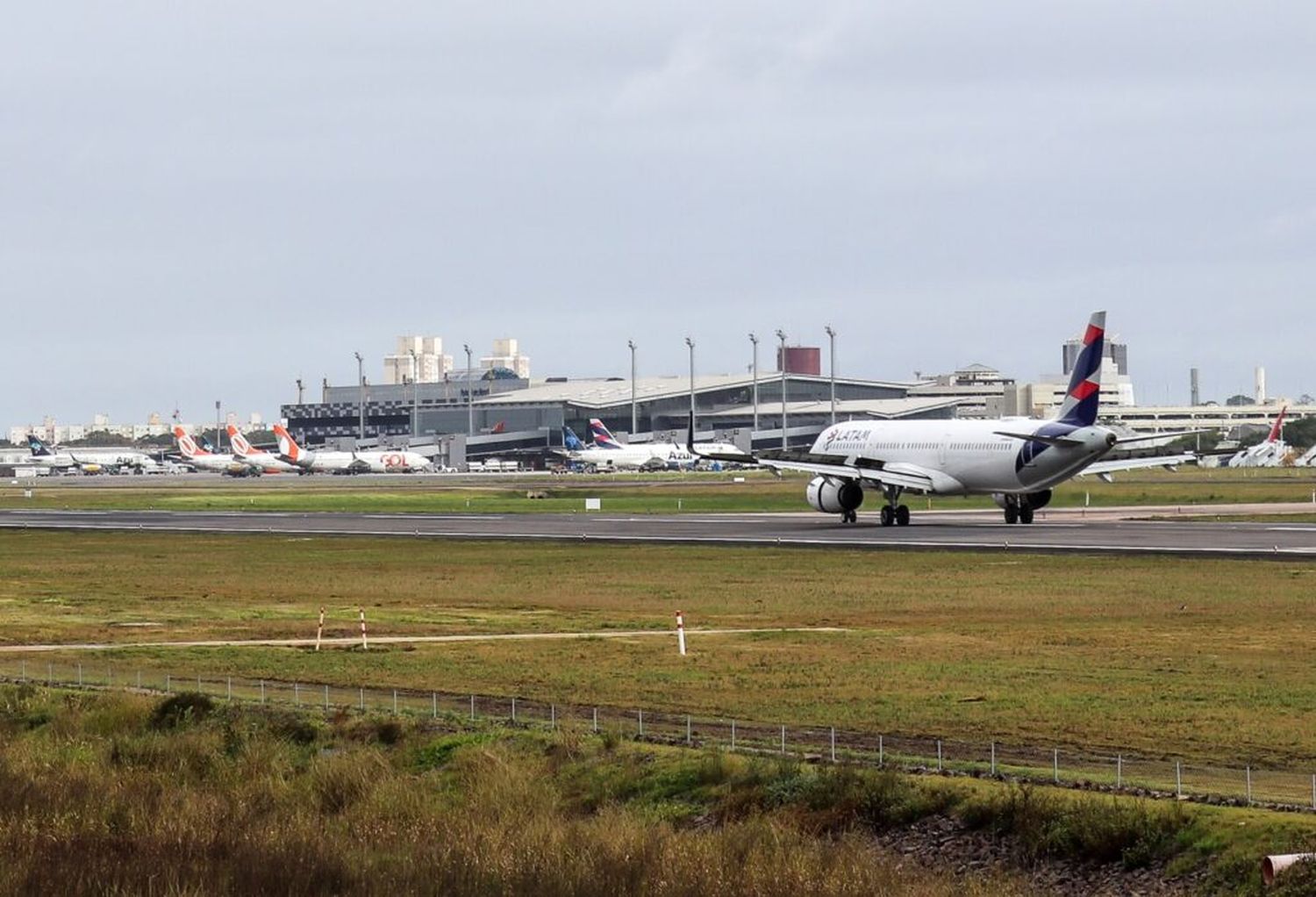 La pista ampliada del aeropuerto de Porto Alegre, oficialmente abierta