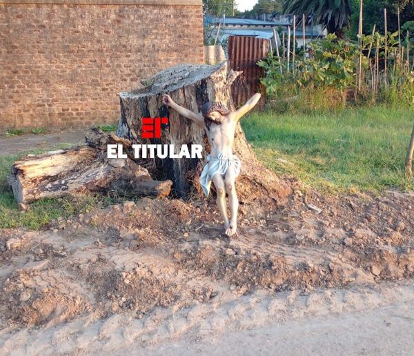 Apareció la imagen de Jesús que había sido robada en Pila: Le falta una mano