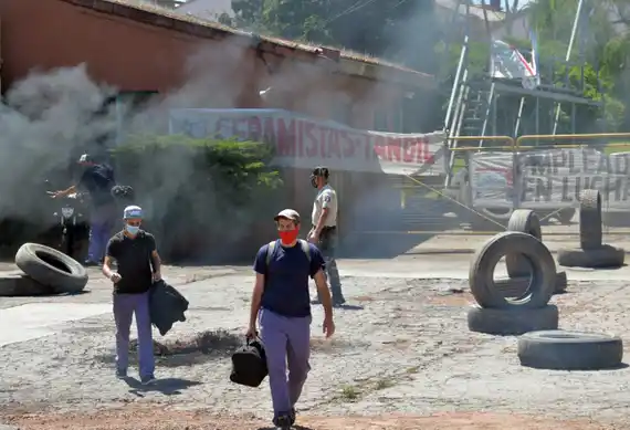 Operarios de Tandilceram ingresaron a la fábrica