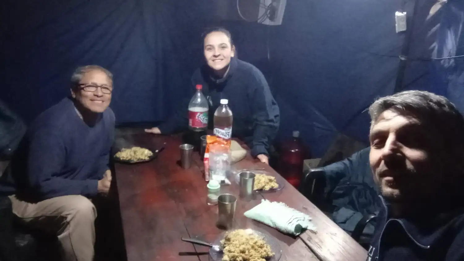 acampe de extrabajadores de ilva parque industrial de pilar