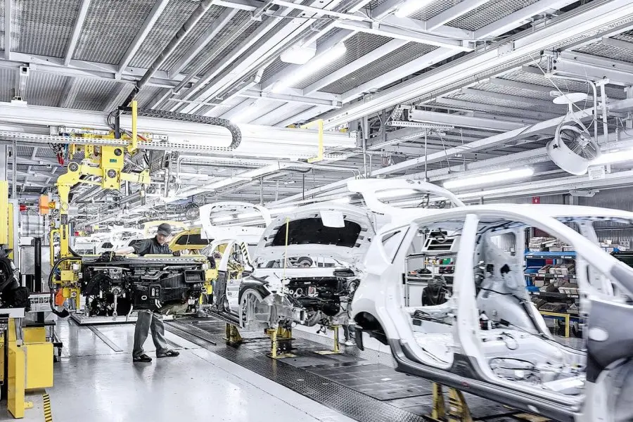 Nissan-Renault y Mercedes Benz abrieron un plan de retiros voluntarios por la caída en la actividad