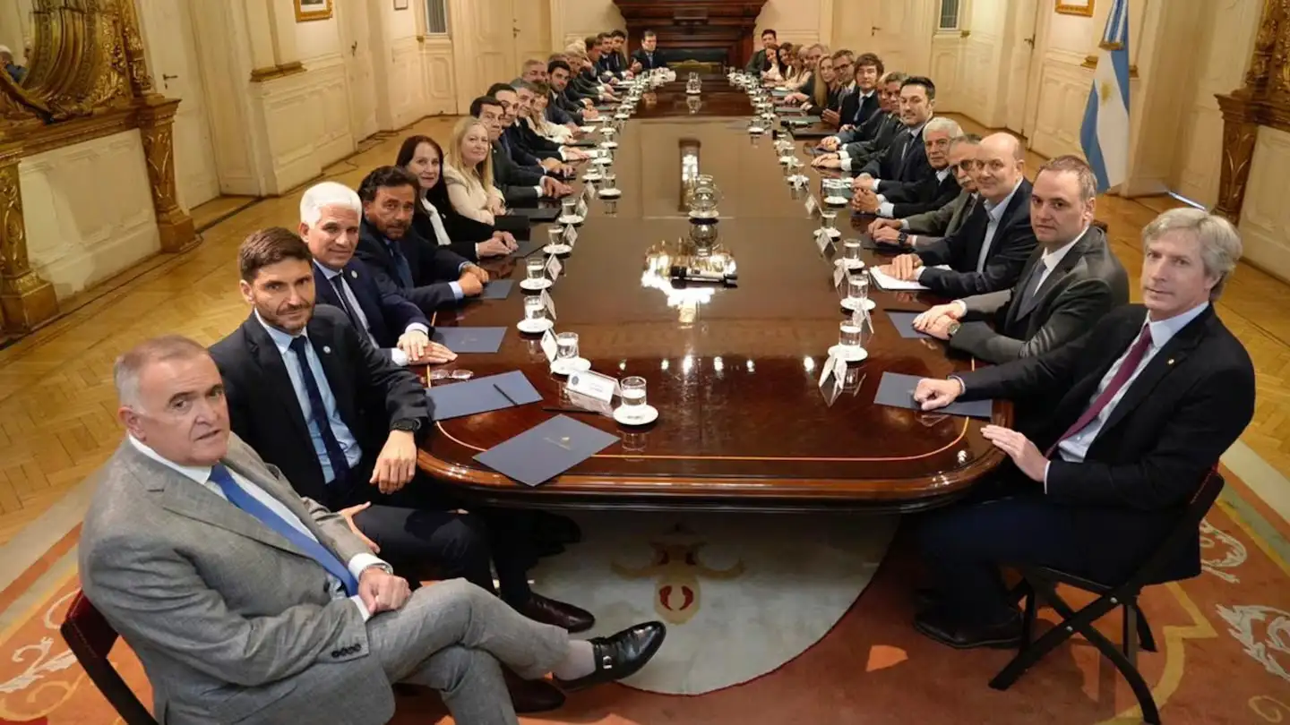 El pago de la deuda en dólares pone presión sobre las provincias y suma tensión con la Casa Rosada. (Foto: Presidencia).