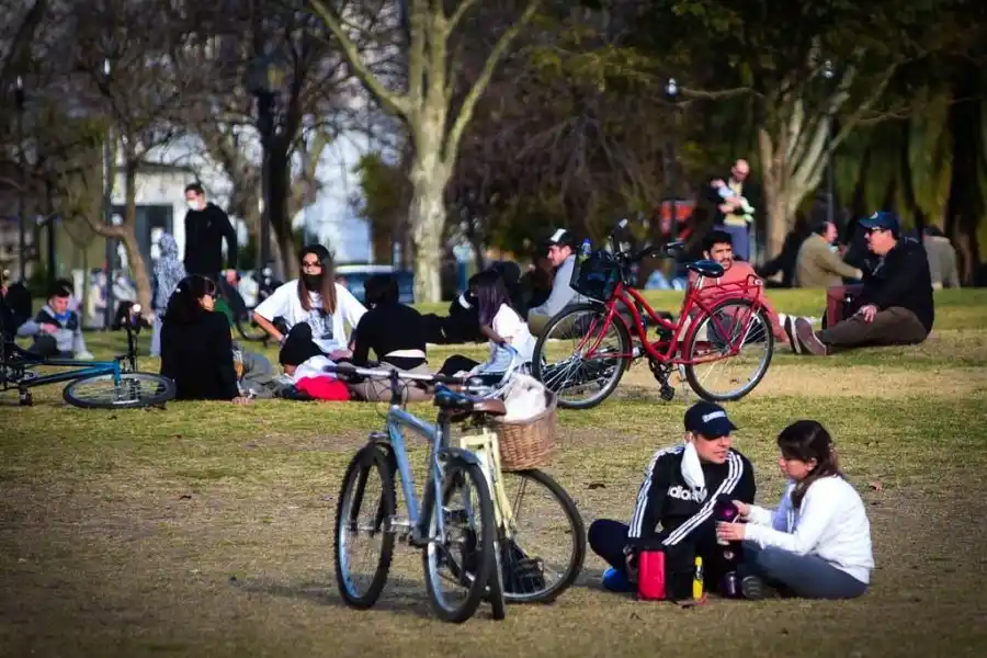 Temperaturas altas y mucha humedad en pleno invierno: ¿cuál es el motivo y cómo se presentará el tiempo estos días?