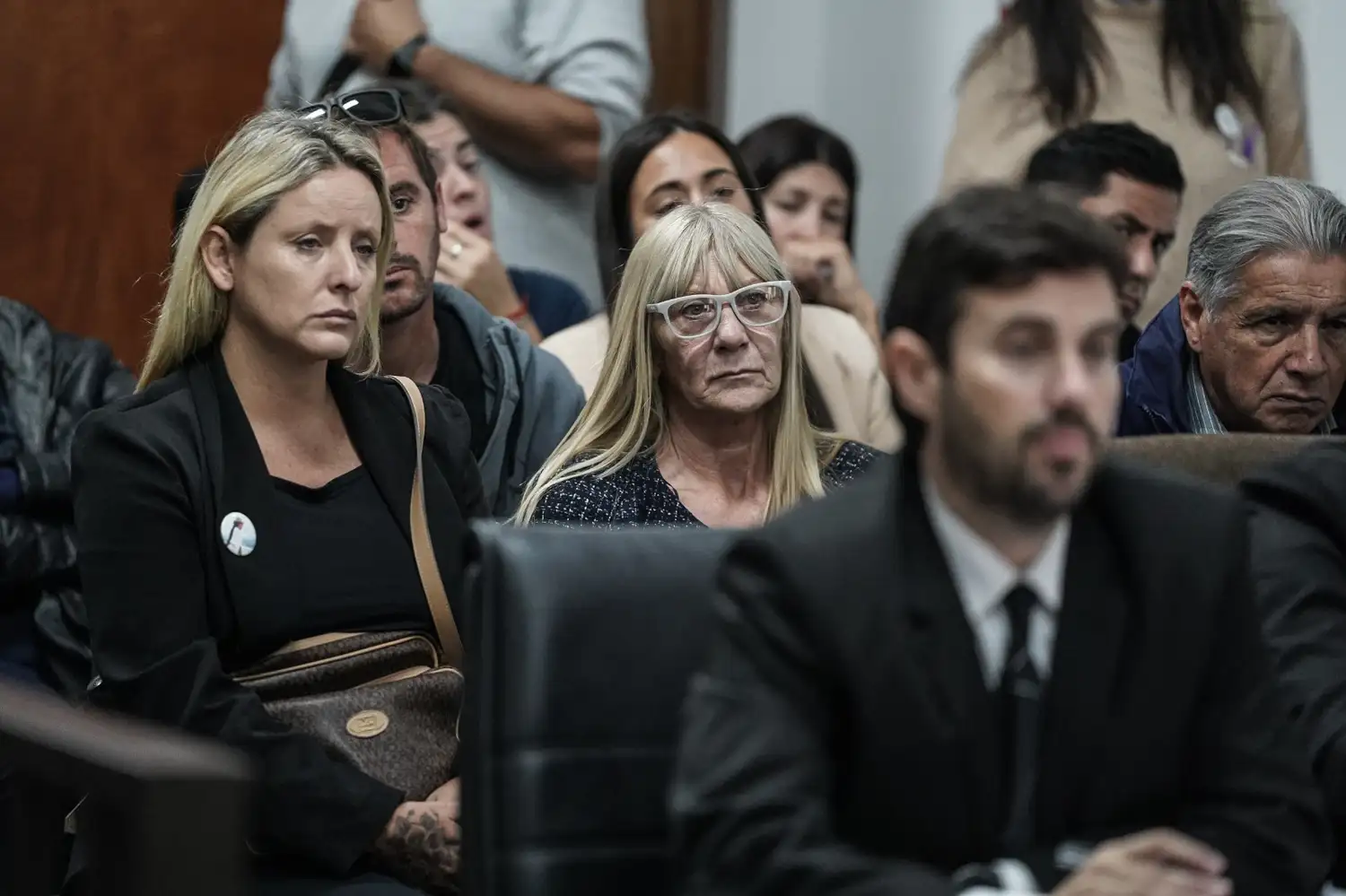 La familia de Magalí Vera, detrás del fiscal (Foto: Ecos Diarios)