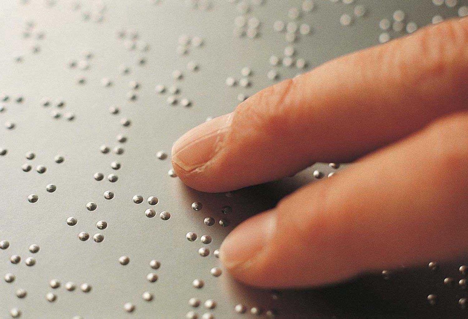 Proponen que las boletas de impuestos también sean impresas en sistema braille