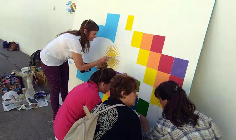 Escuela Nº 3: mural por el Día de la Diversidad Cultural