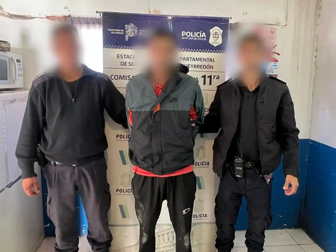 El detenido circulaba en un auto y fue identificado por la Policía.