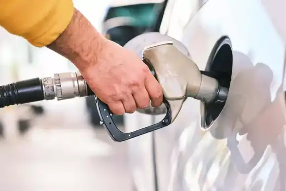 Sigue retrocediendo la venta de combustibles