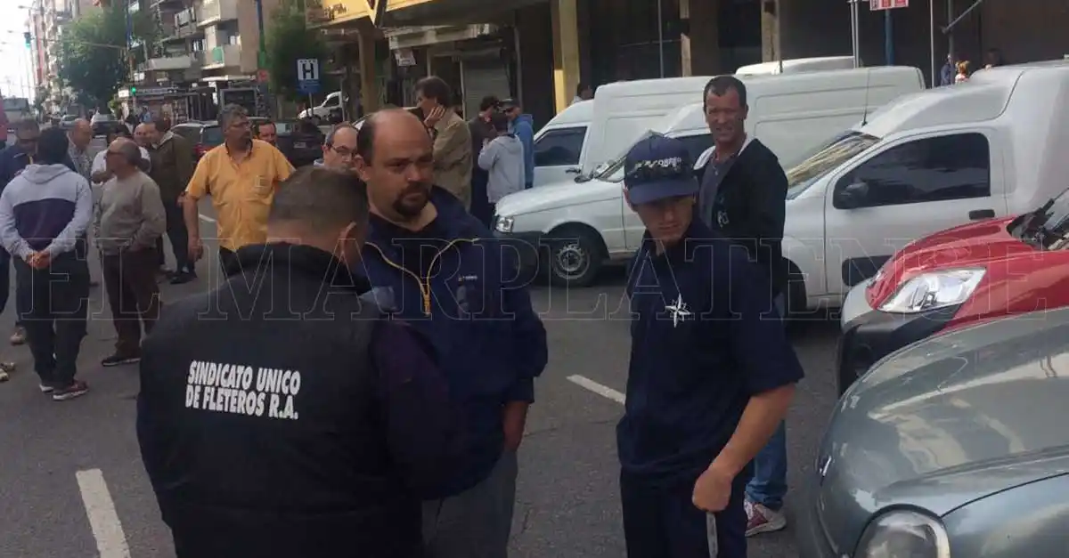 Fleteros del Correo Argentino realizan una medida de fuerza