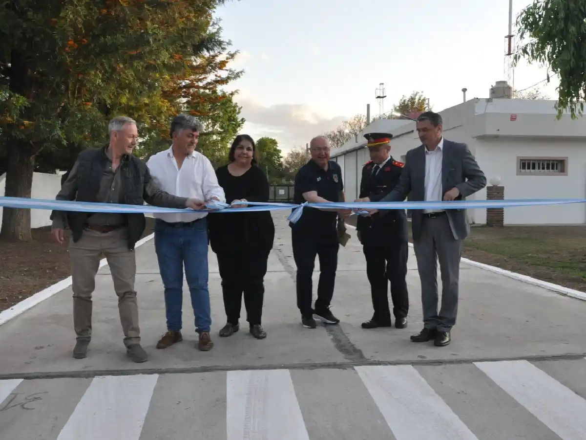 Brinkmann: inauguraron paviemntación  y veredas en el cuartel de bomberos   