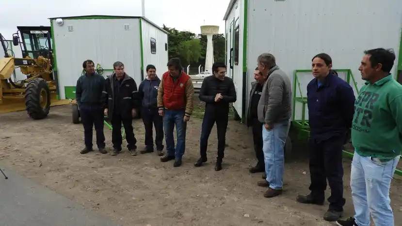 Una motoniveladora y seis casillas para el Ente Vial Rural