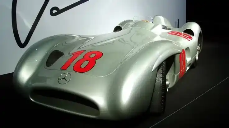 La réplica del auto de Fangio.