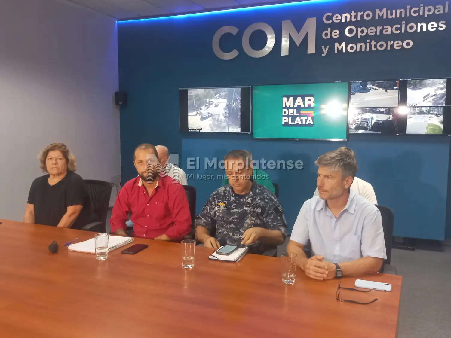 "Abundante caída de agua de hasta 100 milímetros, vientos y hasta granizo", informaron.