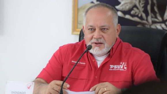 CHAVISMO DEFIENDE A MADURO, ¿pero de qué vale crecimiento económico sin aumento de sueldo?