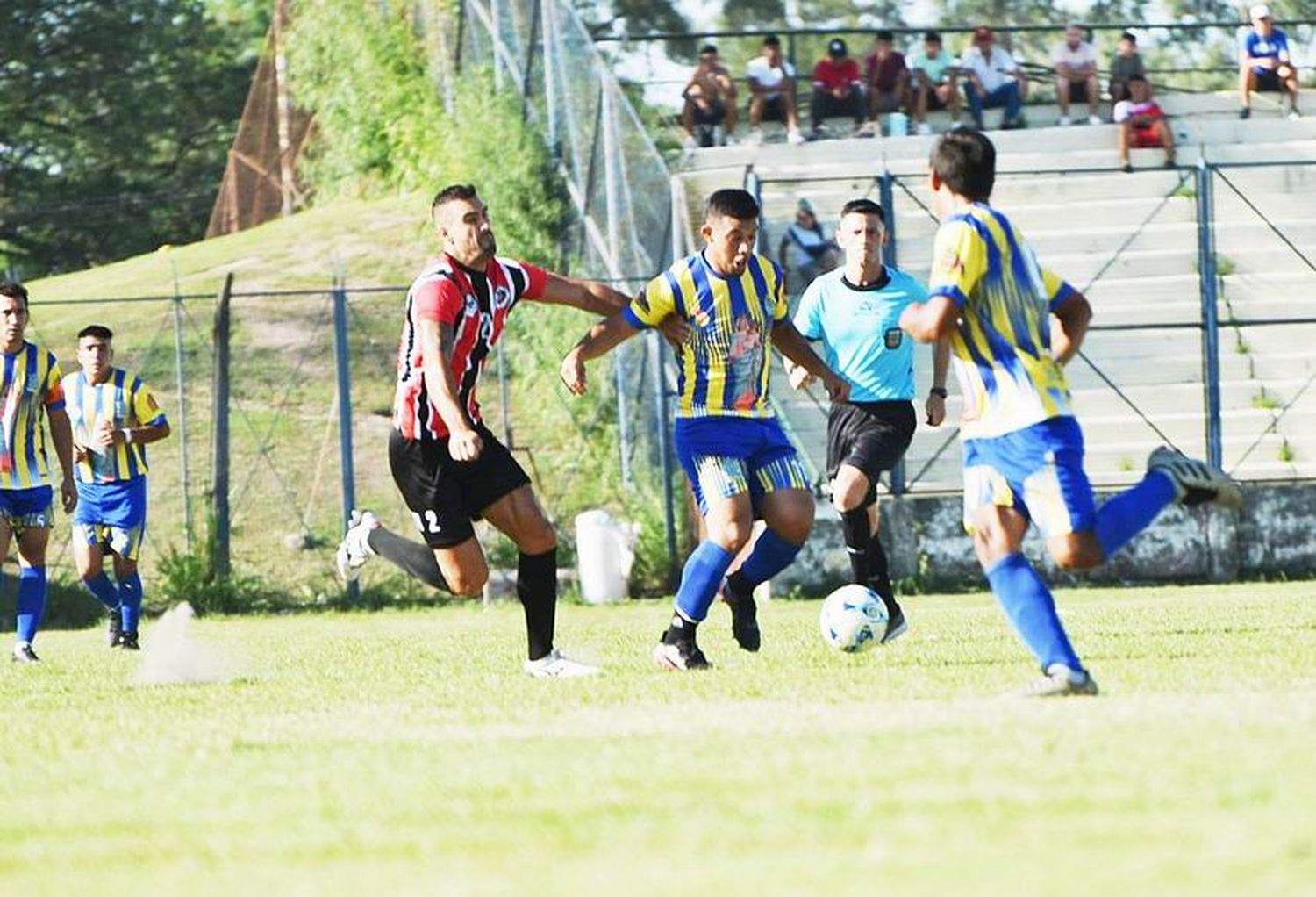 Defensores de Formosa le amargó
la tarde a Defensores del Rosario