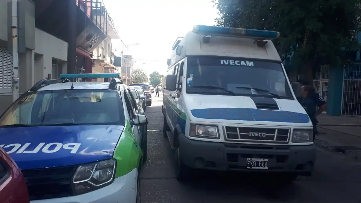 Solicitaron la detención del joven que apuñaló a otro a la salida de un pub