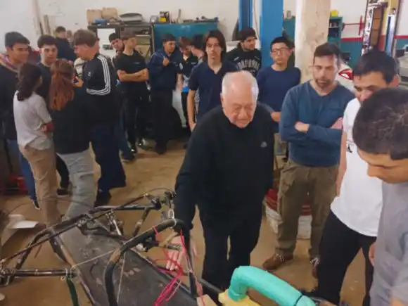 Escuela técnica homenajeó a la Fórmula Entrerriana con la visita del ex piloto Próspero Bonelli