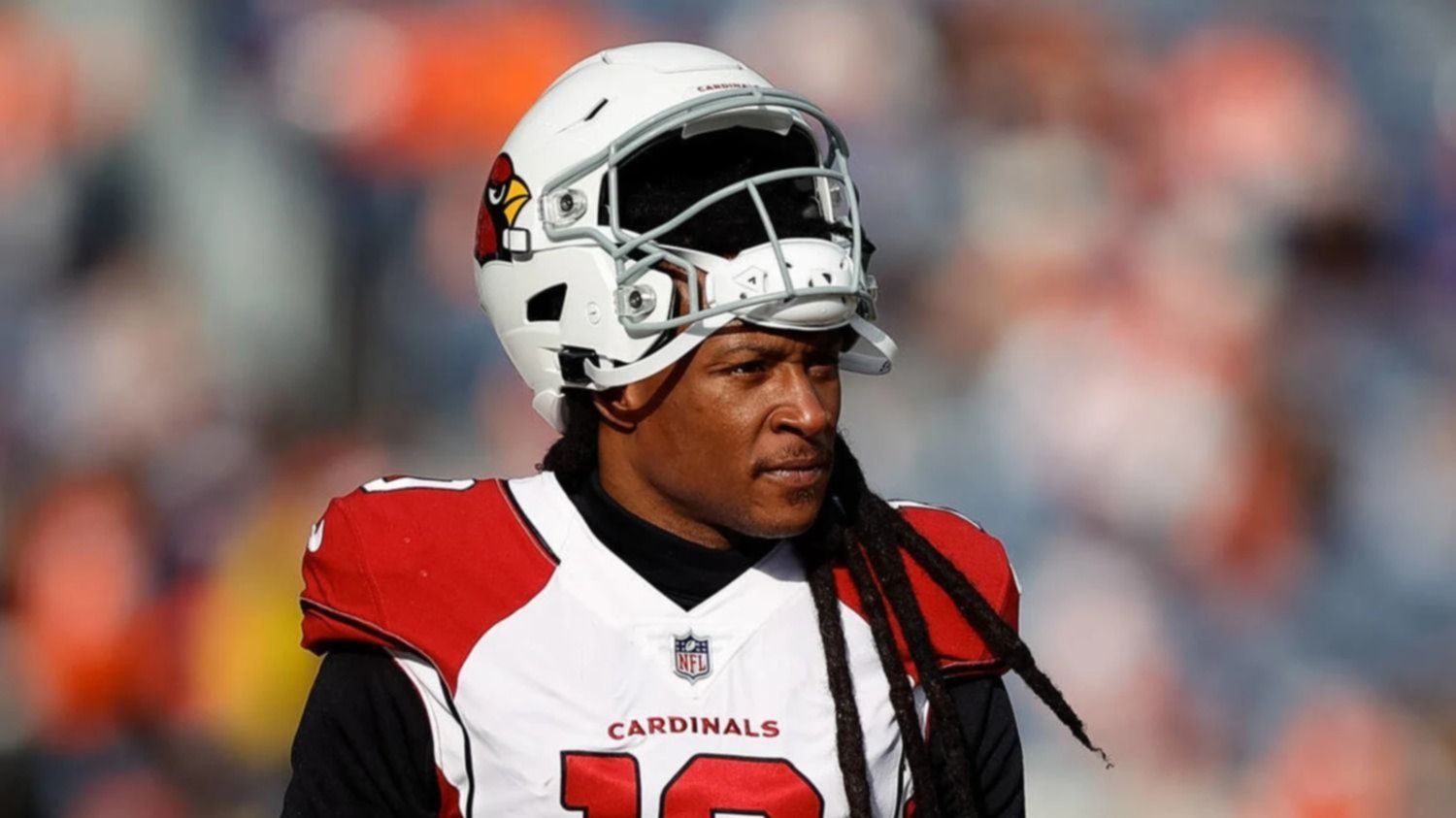 Esta es la extraña razón por la que DeAndre Hopkins usa guantes 5XL