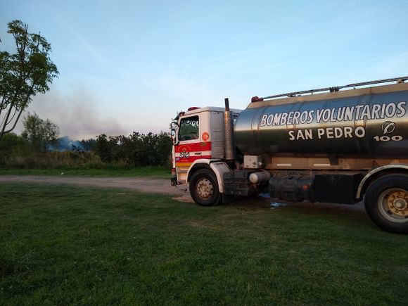 Bomberos: “Cuanto más rápido podamos mover al personal, más rápido se va a extinguir el fuego”