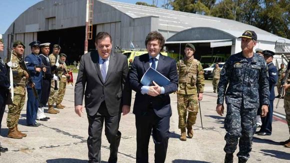 Javier Milei recibirá el lunes a la mesa bonaerense en Olivos: Montenegro no está confirmado